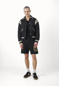 EA7 Emporio Armani BERMUDA - Pantalon de survêtement - nero