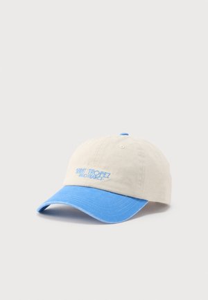 Casquette de baseball beige et bleu clair avec "Saint Tropez Mid France" brodé en bleu sur le panneau avant.