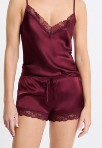 Non selezionato, grenadine