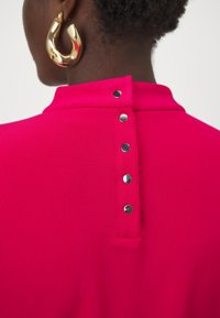 HUGO NEDESI - Džersejové šaty - bright pink