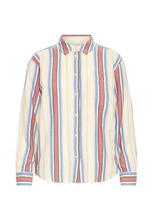 Camicia a maniche lunghe con bottoni, righe verticali rosse, blu e beige, colletto e taschino sul petto su sfondo bianco.