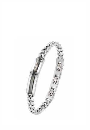 Zilverkleurige metalen kettingarmband met een gepolijste rechthoekige plaat gegraveerd met de merknaam Joop en een stevige sluiting.