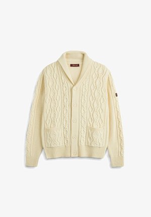 Cardigan lavorato a maglia di colore crema con colletto a scialle, motivo a treccia, due tasche frontali e chiusura con bottoni. Texture morbida con polsini a coste.