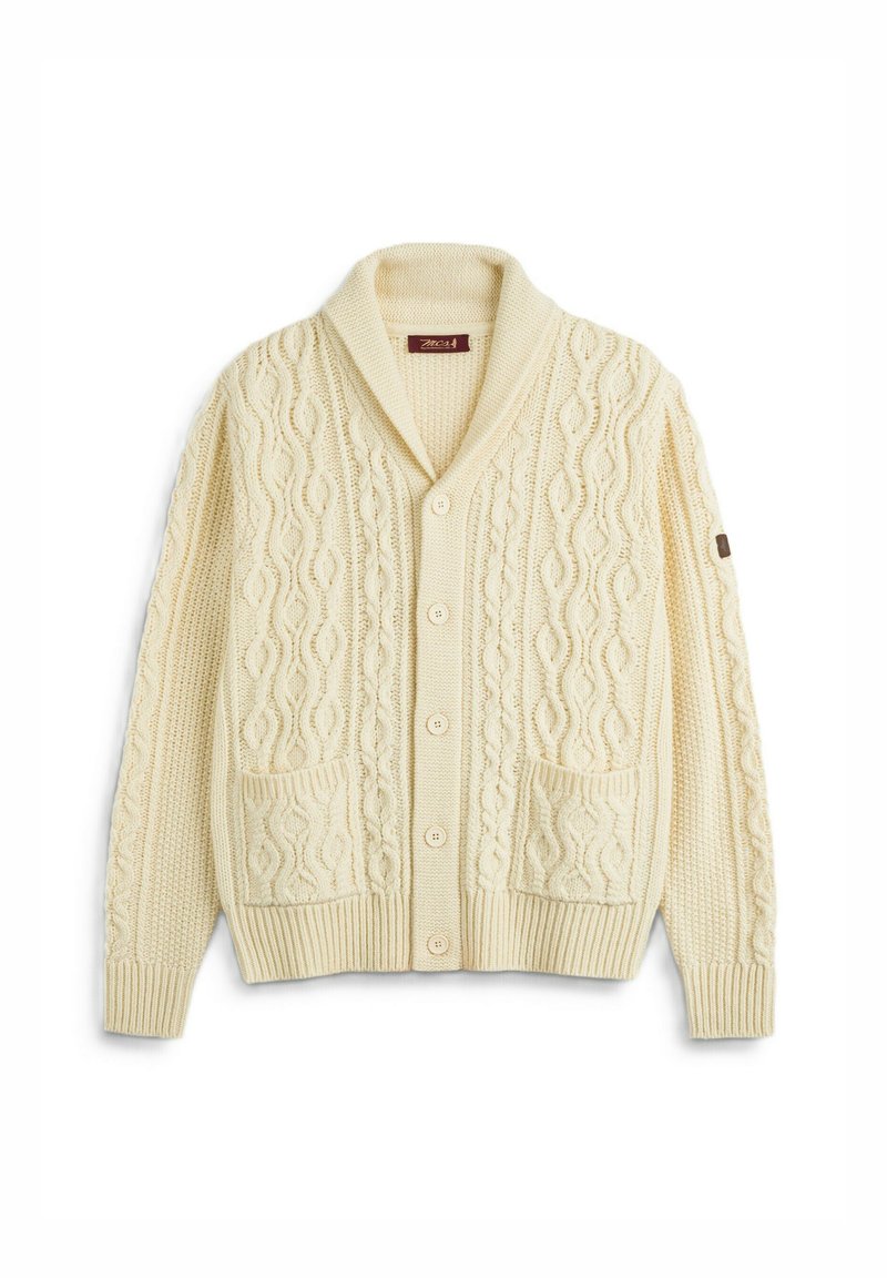 Cardigan lavorato a maglia di colore crema con colletto a scialle, motivo a treccia, due tasche frontali e chiusura con bottoni. Texture morbida con polsini a coste.