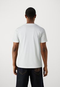 Abercrombie & Fitch NEUTRAL VNECK 3 PACK - T-shirt - bas - white/heather grey/black