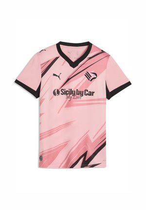 Lyserød fodboldtrøje med sorte abstrakte streger, sort krave og ærmekanter, Puma-logo, holdmærke og sponsortekst "Sicily by Car My Love".