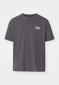 SERVICE STATION TEE - Print T-shirt - black
