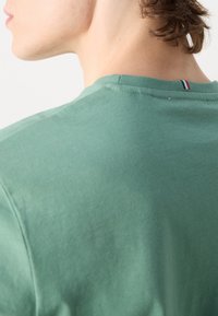 Les Deux ENCORE T-SHIRT - T-shirt print - dark ivy green/white