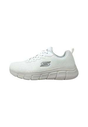 Baskets de course blanches en maille avec semelle grise, design à lacets, languette au talon et logo "S" argenté sur le côté.