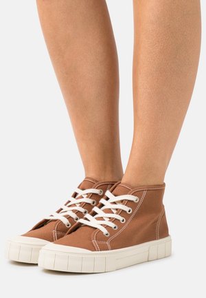 PEGGY MID RISE PLIMSOLL - High-top trainers - choc