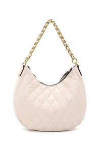 Lys pink, quiltet håndtaske med en buet form og en guld kædetræksrem, der er vævet sammen med lyserødt læder.