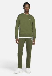 Nike Sportswear CRW - Camisola - rough green/white