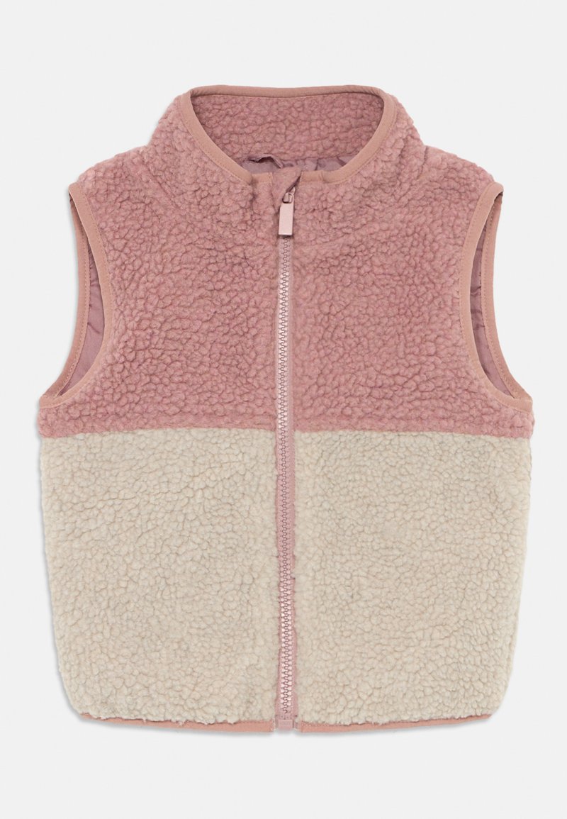 Fleece-Weste mit hohem Kragen, die oberen Abschnitt in sanftem Rosa und den unteren Abschnitt in Creme zeigt, mit Reißverschluss und ohne Ärmel.