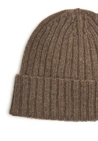 Cappellino beanie marrone lavorato a maglia in lana, con una texture a costine e un risvolto per calore e comfort.