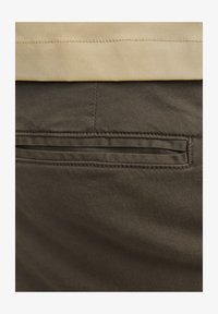 Δεν επιλέχθηκε, dark brown