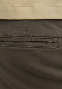 JPSTACE JJHARLOW - Chinos - dark brown