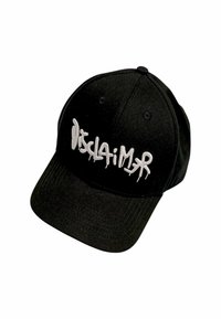 Cappellino da baseball nero con tessuto testurizzato, caratterizzato da testo in stile graffiti bianco "Disclaimer" sulla parte anteriore. Visiera curva classica.