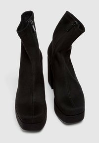 PULL&BEAR Botines de tacón - black