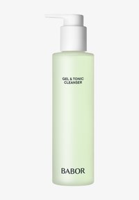 Bouteille cylindrique transparente avec un distributeur à pompe ; nettoyant gel léger vert étiqueté "GEL & TONIC CLEANSER" et "BABOR" en texte noir.