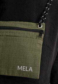 MELA UNISEX  - Schoudertas - dark olive