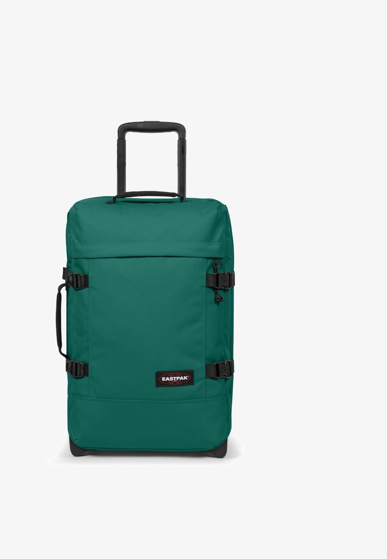 Zaino a ruote verde in nylon con manico retrattile, cinghie di compressione laterali e dettagli neri. Presenta il logo Eastpak sul fronte.