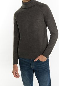 Mo Maglione - mottled dark grey