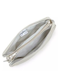 Pochette con zip grigia chiara, composta da due scomparti, con bordi testurizzati e zip in metallo. L'interno presenta una fodera in tessuto chiaro e un'etichetta con il marchio.
