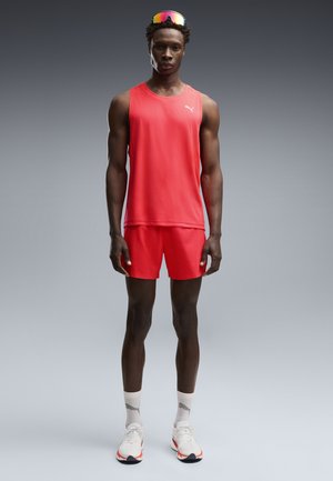 Puma, M DREAMRUN 5" DRYCELL SHORT - Korte broeken - ultra red