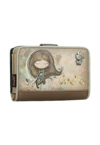 Billetera con un diseño pálido y estampado que presenta una ilustración de una niña y un gato, acentuada en dorado, con una textura suave y base marrón.