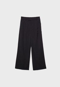 Pantalon à jambes larges en tissu sombre à texture lisse, avec une taille haute, des plis et des poches latérales. Pas d'ornements ou de motifs visibles.