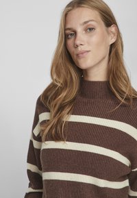 VILA VIRIL MOCK NECK  - Strickpullover - shaved chocolate