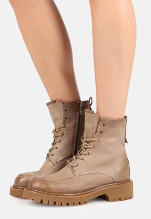 Platform ankle boots - carton