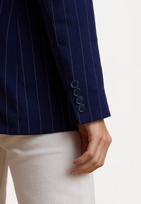 Lauren Ralph Lauren PINSTRIPE DOUBLE BREASTED TWILL BLAZER - Žakete - navy/white