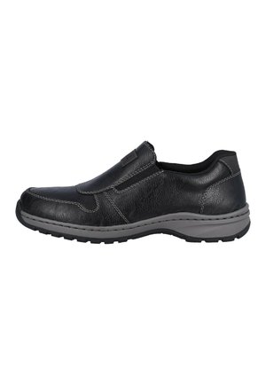 Chaussure noire à enfiler avec une tige en cuir texturé, semelle grise, panneaux latéraux élastiques et détails de couture subtils pour un design supplémentaire.
