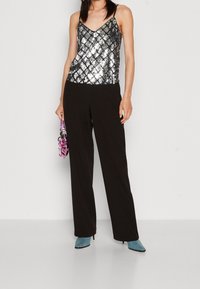 Vero Moda Tygbyxor - black