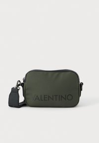 Δεν επιλέχθηκε, militare/nero