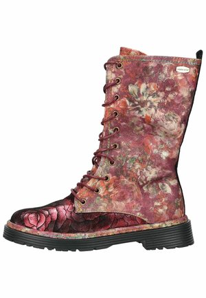 Hoge veterlaars met zwarte zool, bloemenpatroon in tinten roze, rood en paars, en een klein "Laura Vita" label vlakbij de bovenkant.