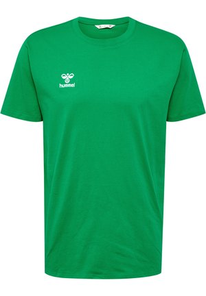 Groene katoenen T-shirt met ronde halslijn, korte mouwen en een contrasterend wit "hummel" logo op de linkerborst. Glad van textuur, losse pasvorm.