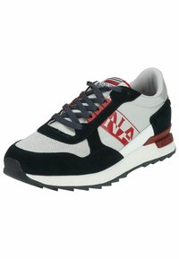 Sneaker nere e grigie con parte superiore in mesh, suola in gomma e dettagli rossi. Presenta un logo sul lato e dettagli in suede testurizzato.