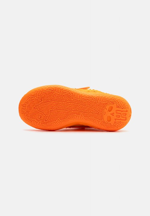 PUMA MB05 COLLAB JR UNISEX - Basketball shoes - heat fire/lux lime — foto 5