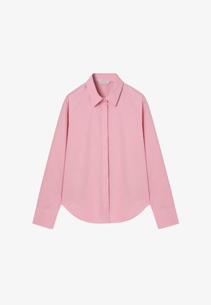 Růžová košile s dlouhým rukávem a knoflíkovým zapínáním, s klasickým límcem, rovním lemem a hladkým, lehkým materiálem. Jednoduchý design bez vzorů.