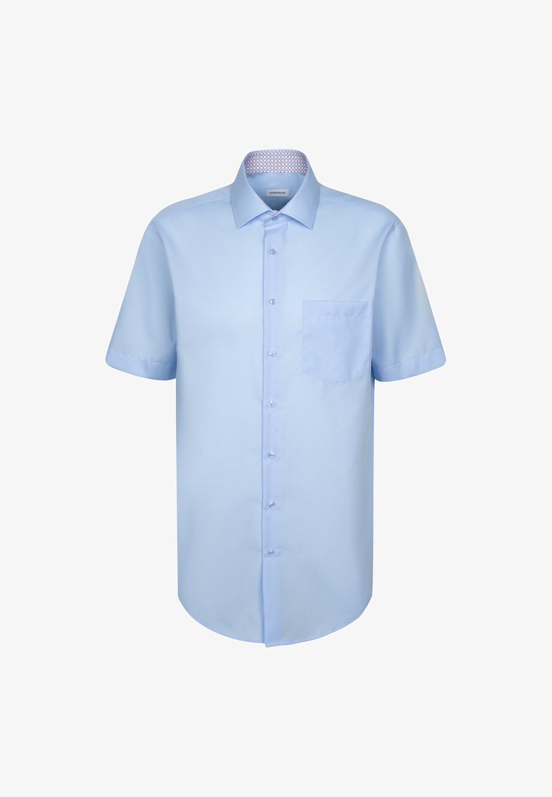Chemise bleu clair à manches courtes avec boutons, poche avant et col présentant un motif rouge et blanc à l'intérieur.