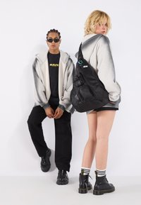 YOURTURN UNISEX czarny