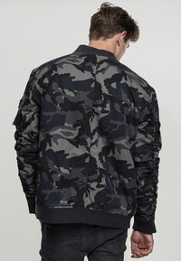 Urban Classics VINTAGE CAMO  - Giubbotto Bomber - dark camo