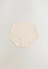 Majtki bawełniane w kremowym kolorze o wysokim stanie, gładkiej fakturze, z satynową kokardką z tyłu oraz elastyczną lamówką na brzegach.