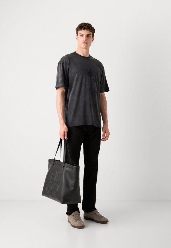 DUTYE - Print T-shirt3