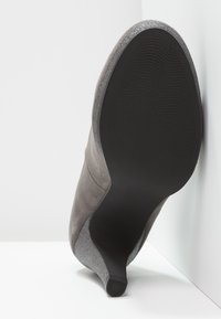 Marco Tozzi Escarpins à talons hauts - grey