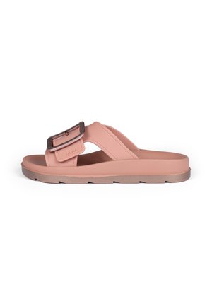 Helle rosa Rutsch-Sandalette mit einem breiten, strukturierten Riemen und einer dekorativen Schnalle. Die Sohle ist dick und strukturiert für besseren Halt.