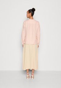 Marc O'Polo BLOUSE STAND UP COLLAR WITH V-NECK LONG SLEEVE - Tunika - dry rose