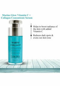 Serum Marine Glow z witaminą C i kolagenem w matowej turkusowej butelce z metalowym dozownikiem. Zawiera przezroczystą etykietę z informacjami o korzyściach produktu.